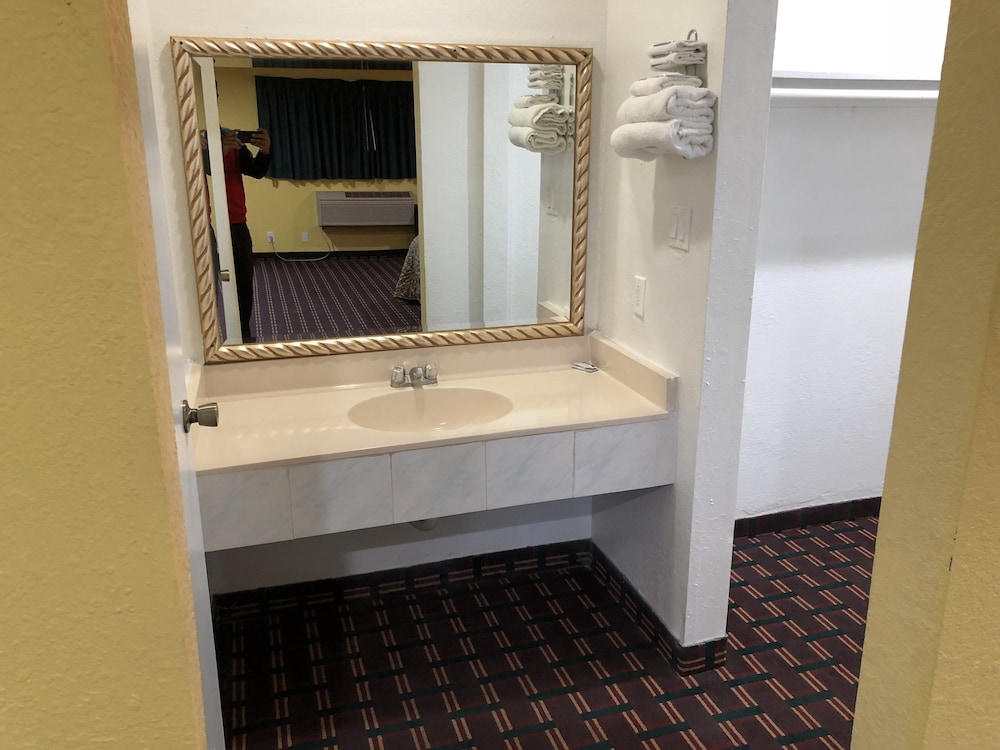Los Angeles Inn & Suites - Lax 16/58