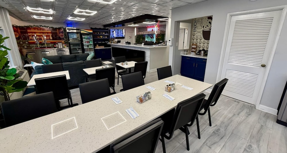 Lx Hotel A Travelodge By Wyndham 55/70