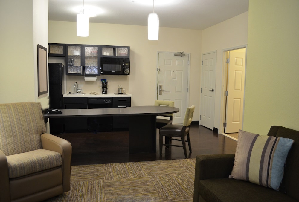 Candlewood Suites Greenville 19/28