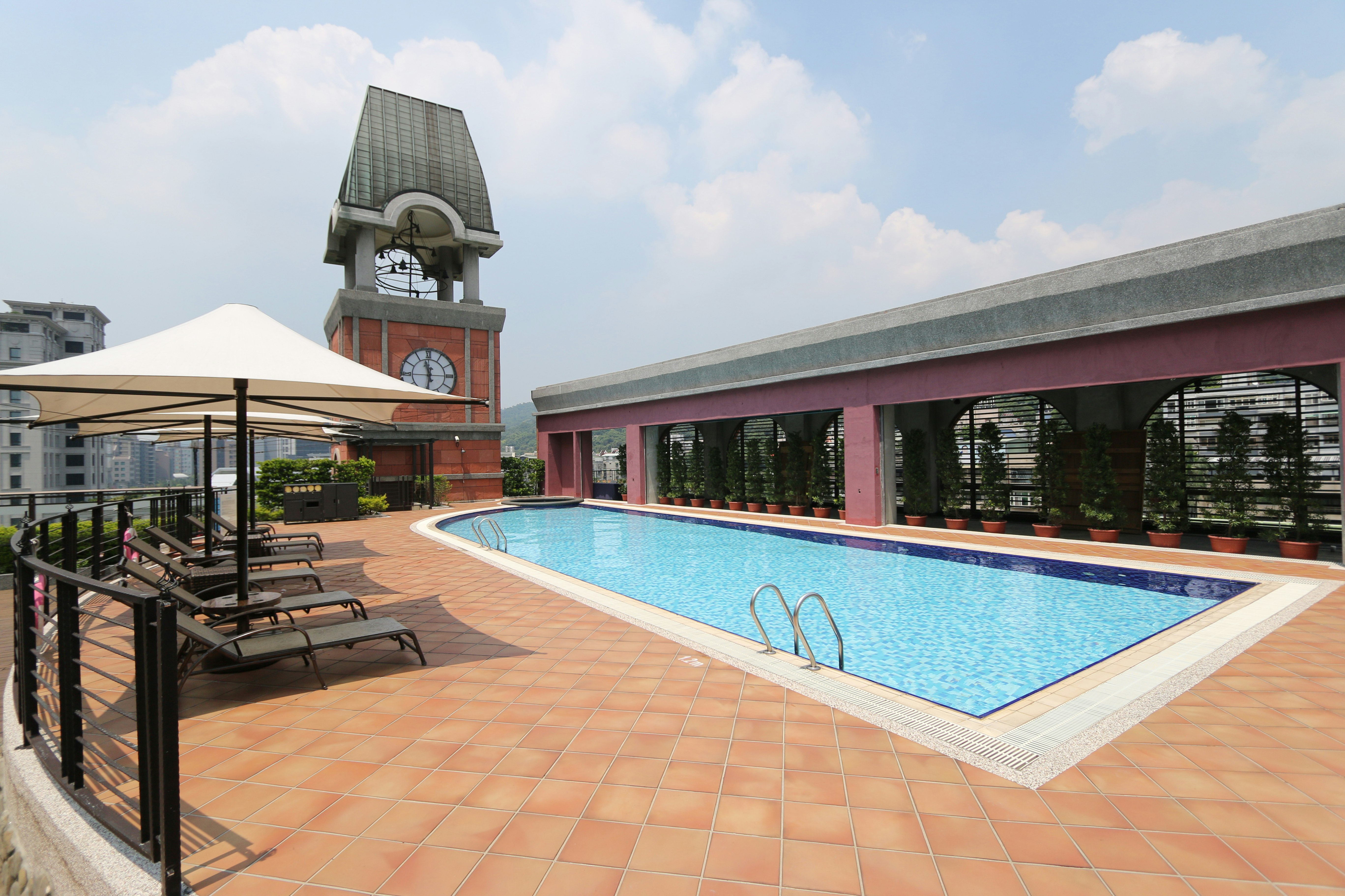 GRAND VICTORIA HOTEL 69/73