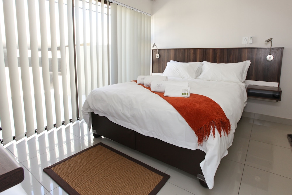 Hillside Executive Accommodation 12/59