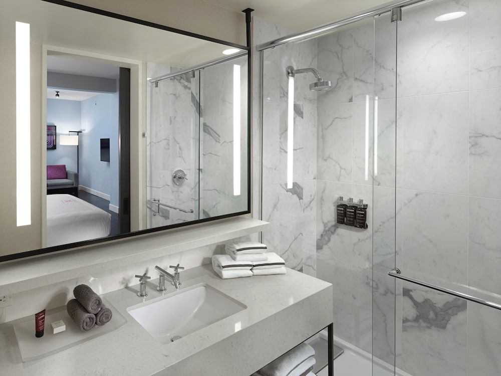 Deluxe, 2 Double Beds, Accessible, Axiom Hotel 6/10