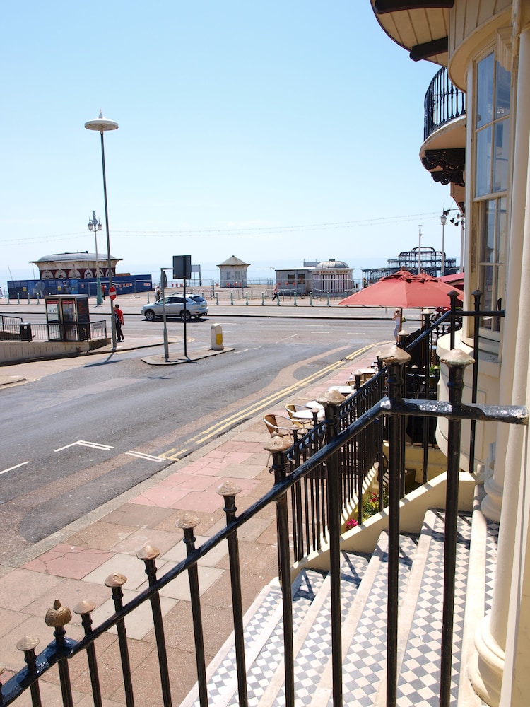 The Beach Hotel 23/48