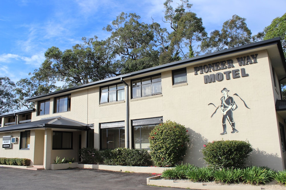 PIONEER WAY MOTEL 1/55