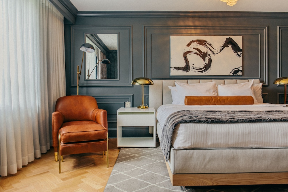 The Drake Hotel Oak Brook 12/52
