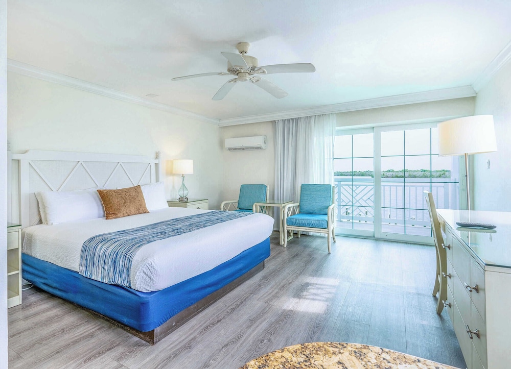 Studio, King Bed, Bay View, Balcony