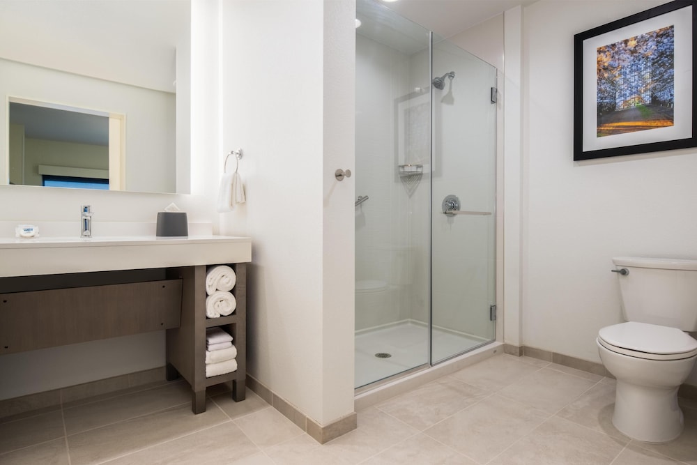 Hyatt House Fresno/Campus Pointe 49/50