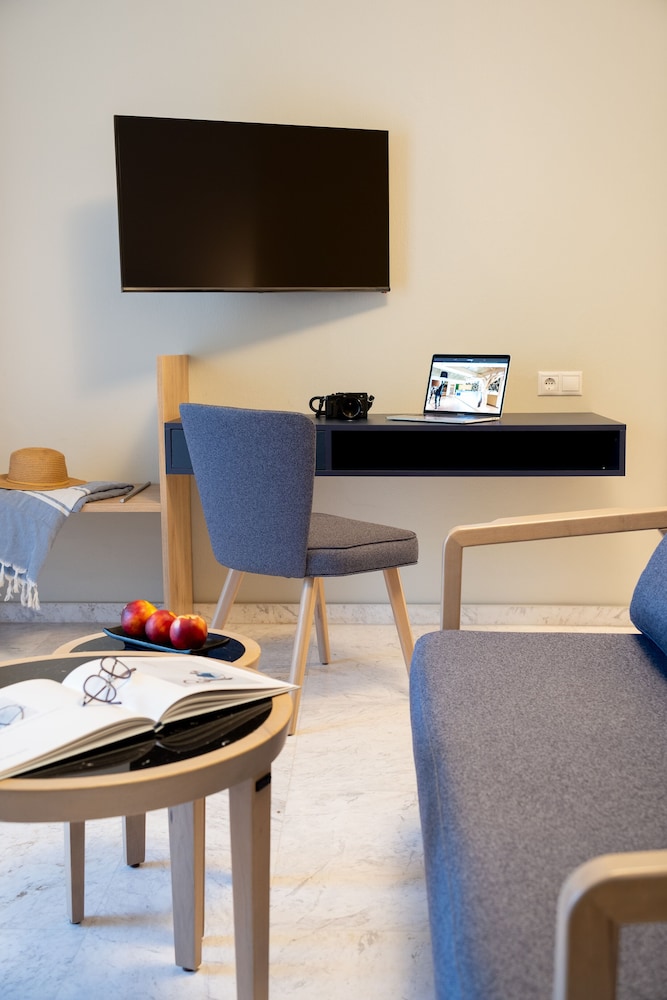 Bourtzi Boutique Hotel 56/64