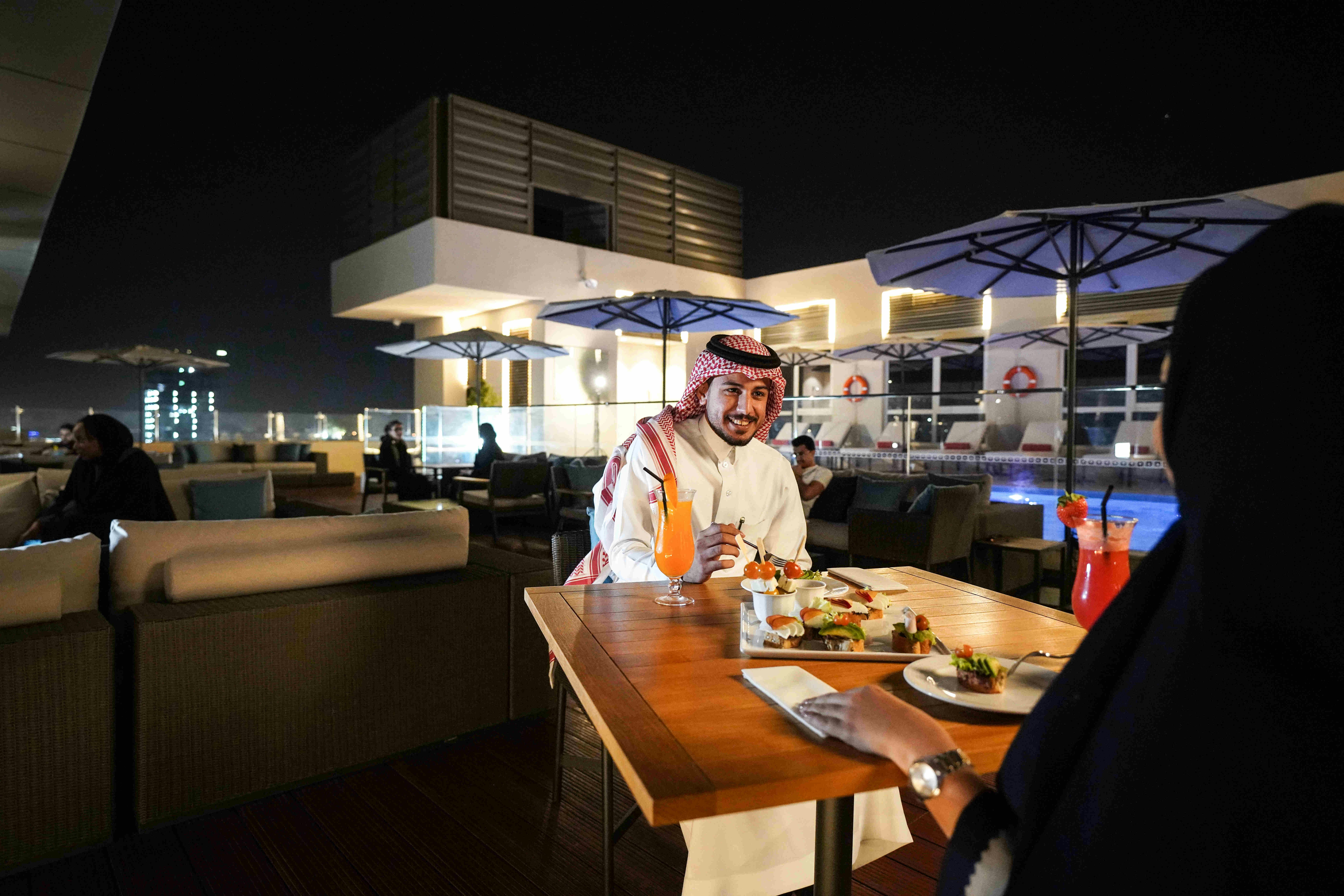 سنترو كورنيش الخبر من روتانا(Centro Corniche Al Khobar By Rotana) 74/85