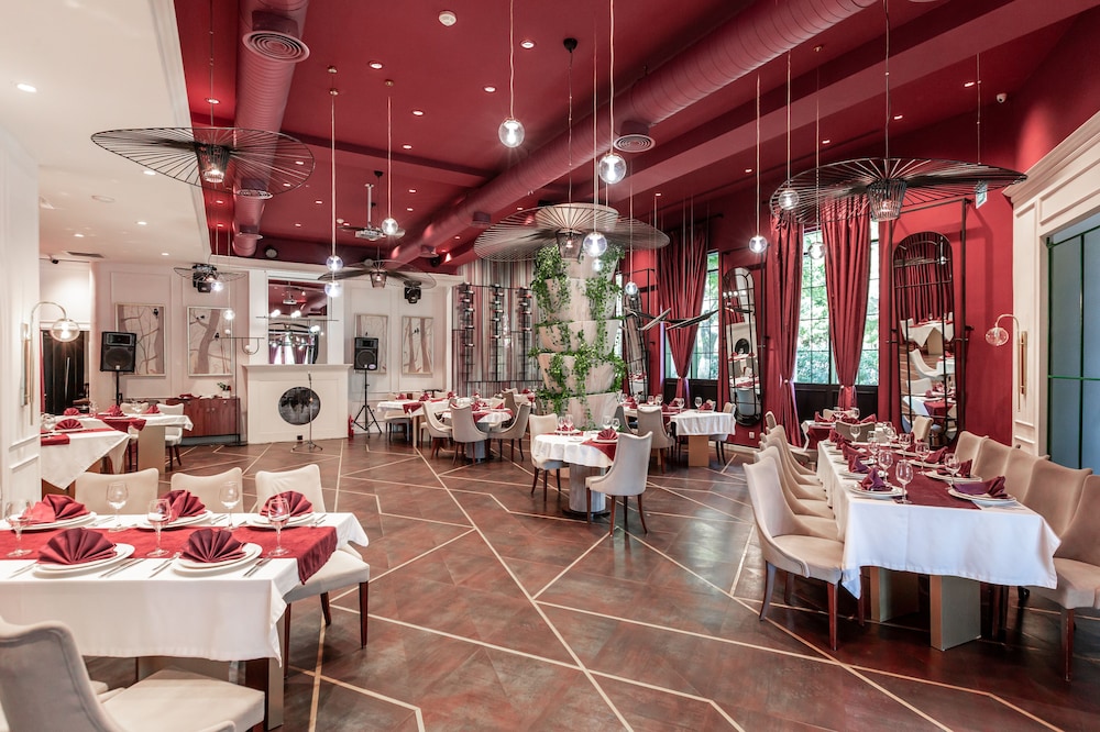 Ivy Garden Hotel 32/44