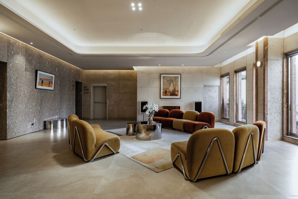 Oriental Hotel 35/50