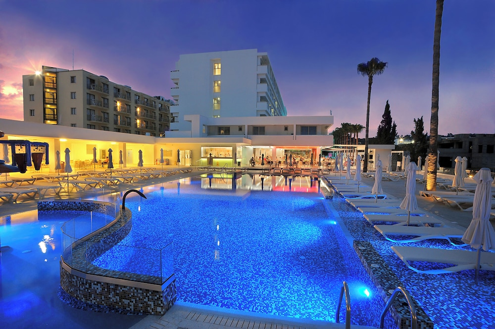 Nelia Beach Hotel & Spa 34/67