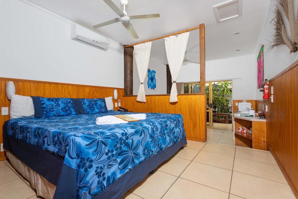 Castaway Resort 33/80