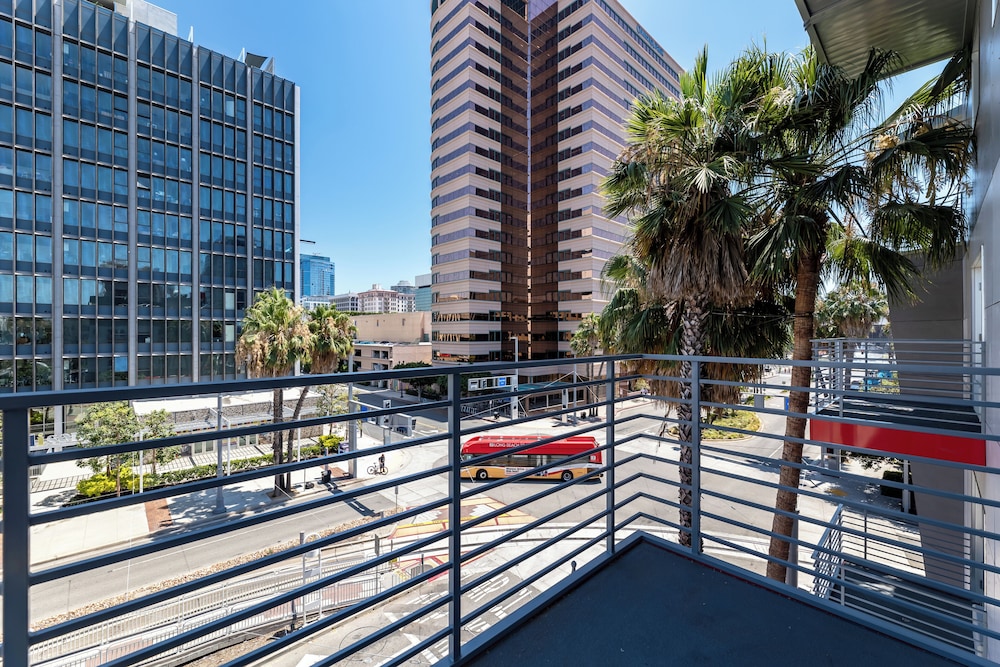 Hotel Mai Downtown Long Beach 47/60