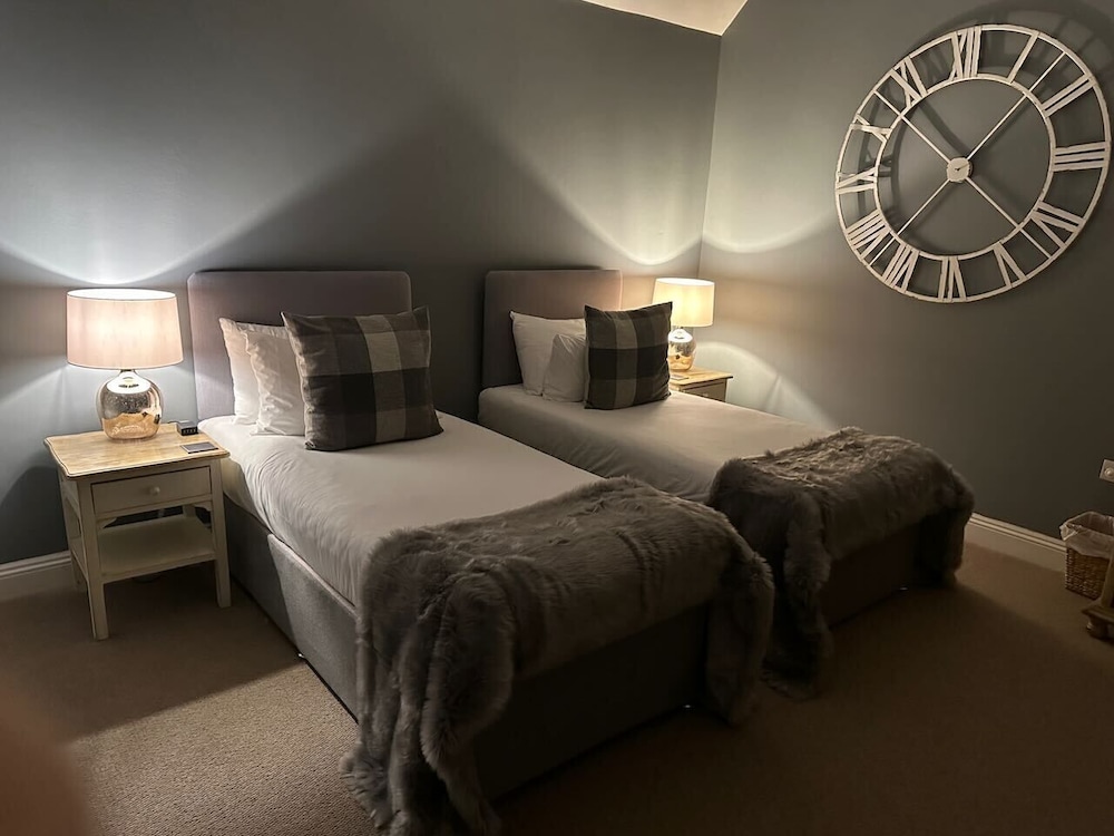 Stonehenge Cottages 9/50