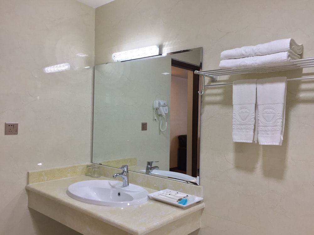Halong Diamond Hotel 38/42