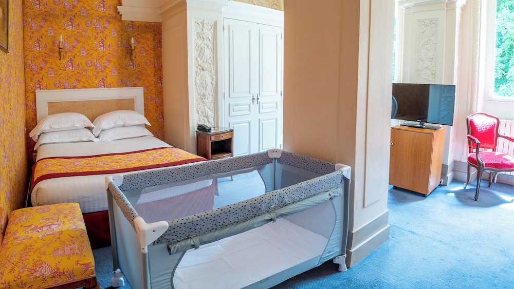 Pavilion, Double Bed