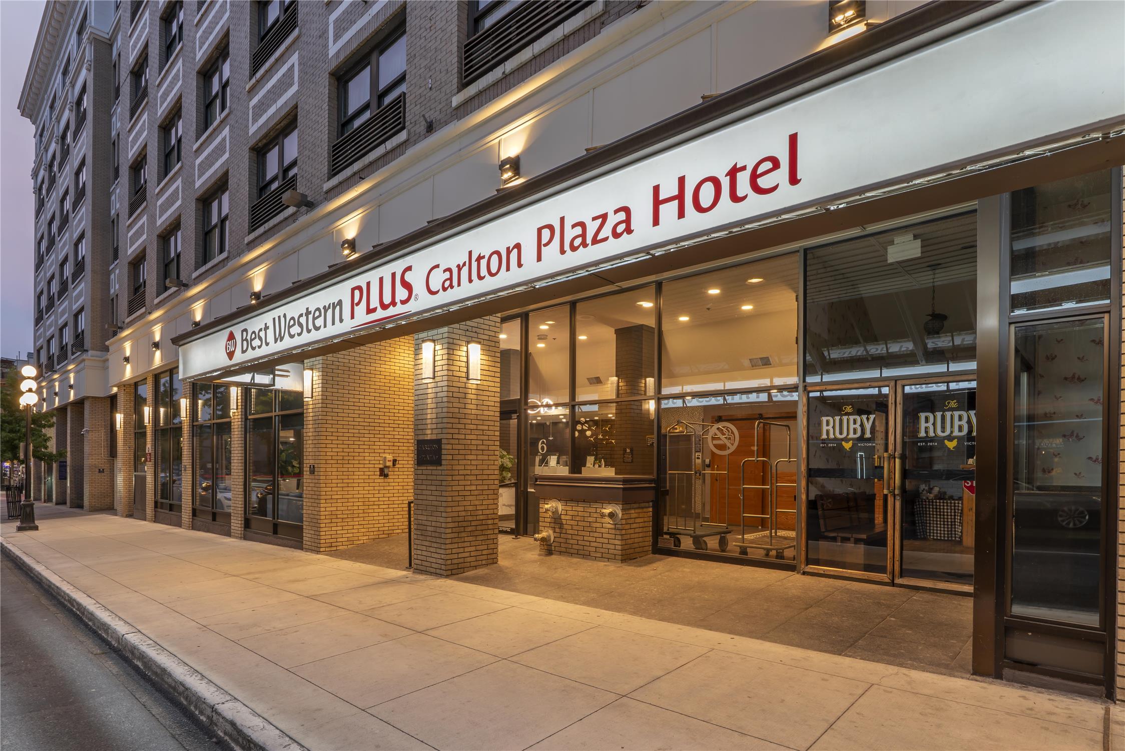 Best Western Plus Carlton Plaza Hotel 4/43