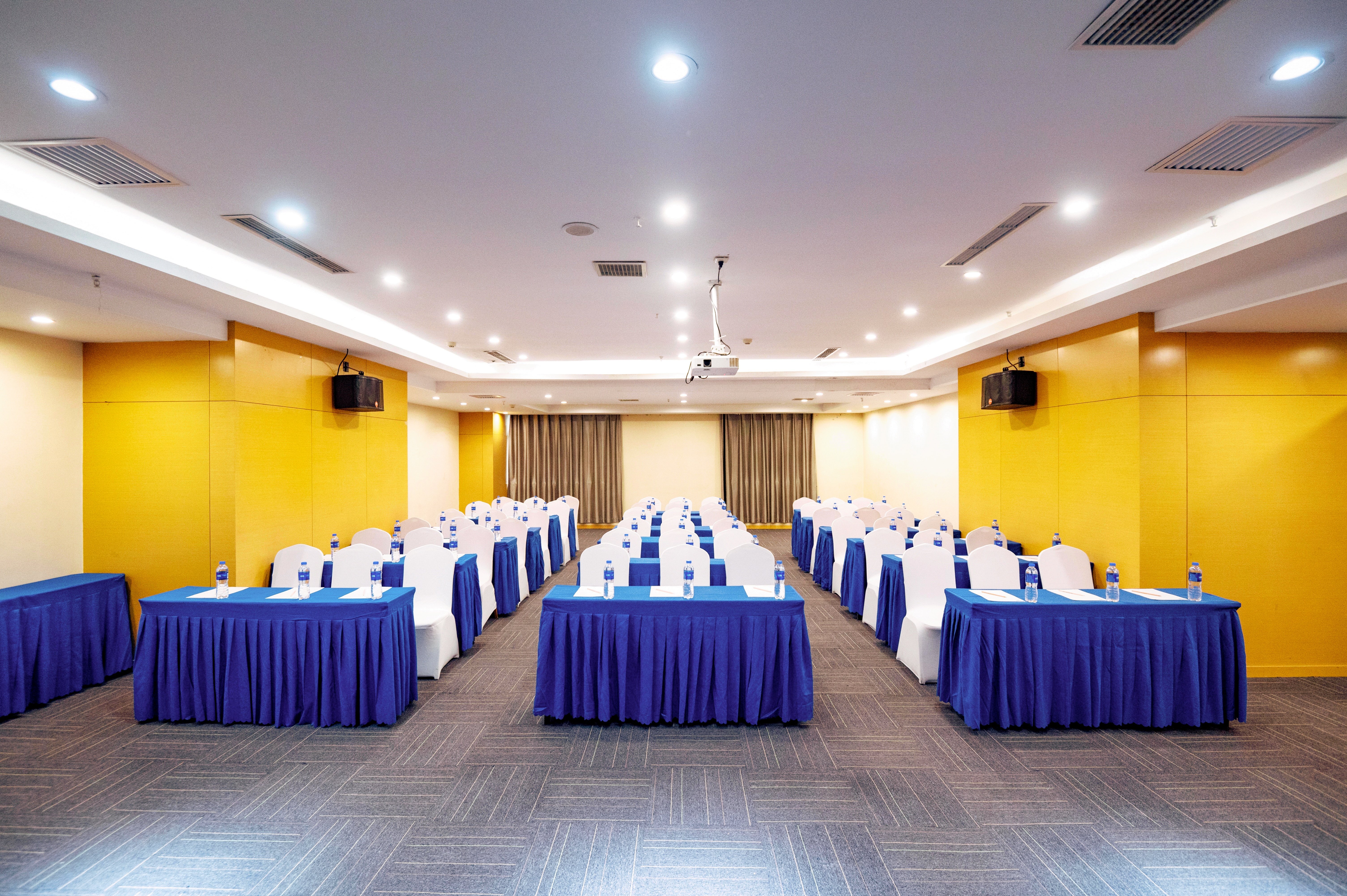 HOLIDAY INN EXPRESS TANGSHAN DOWNTOWN 34/35