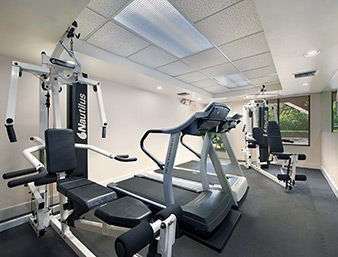 Ramada by Wyndham Temple Terrace/Tampa North 2/5