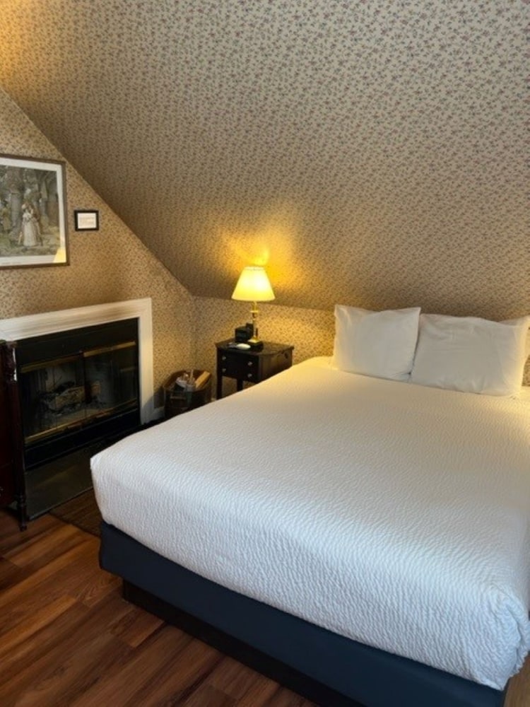 HARRASEEKET INN 8/36