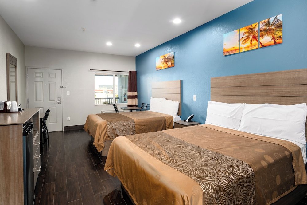 Moonlight Suites 34/65