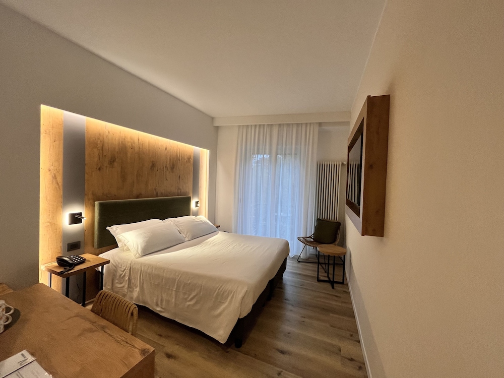 Hotel America 20/50