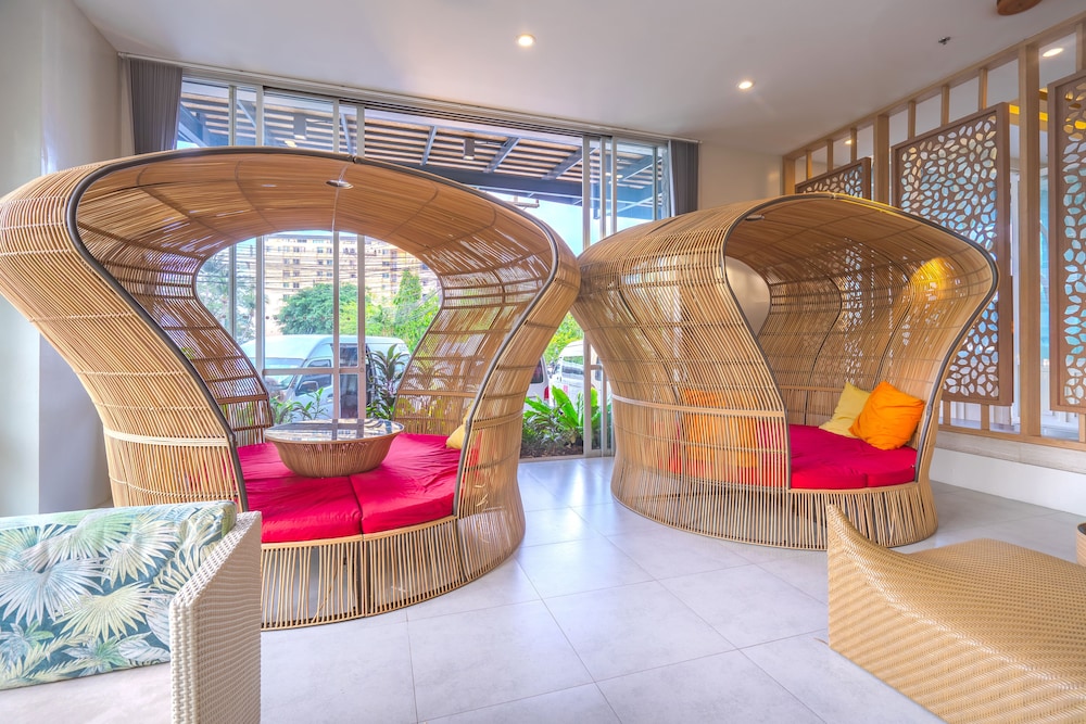 Ramada By Wyndham Phuket Deevana 12/70