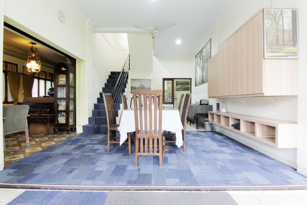 Embe Joglo Homestay by ZUZU 11/27