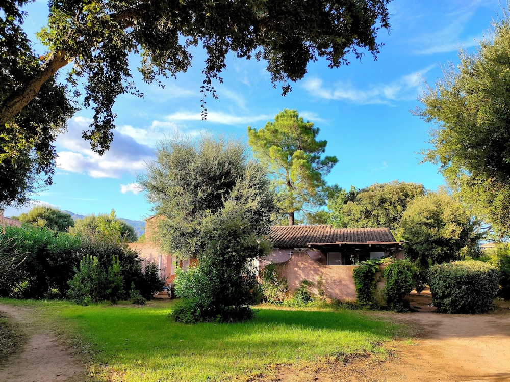 Residence Les Cigales 42/49