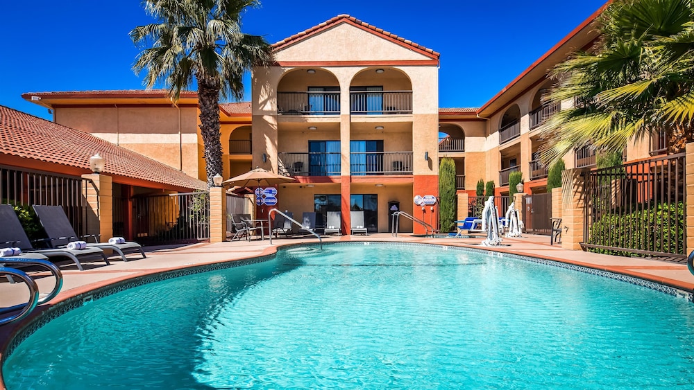Best Western Plus Executive Inn & Suites in MANTECA - CA