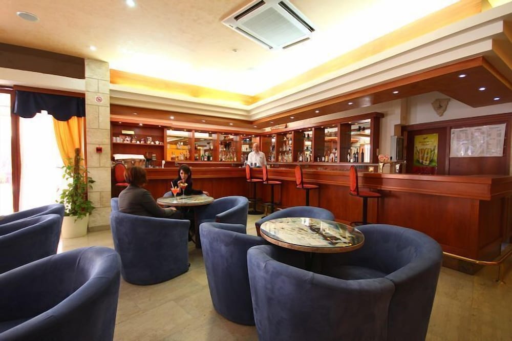Pula Hotel 17/37