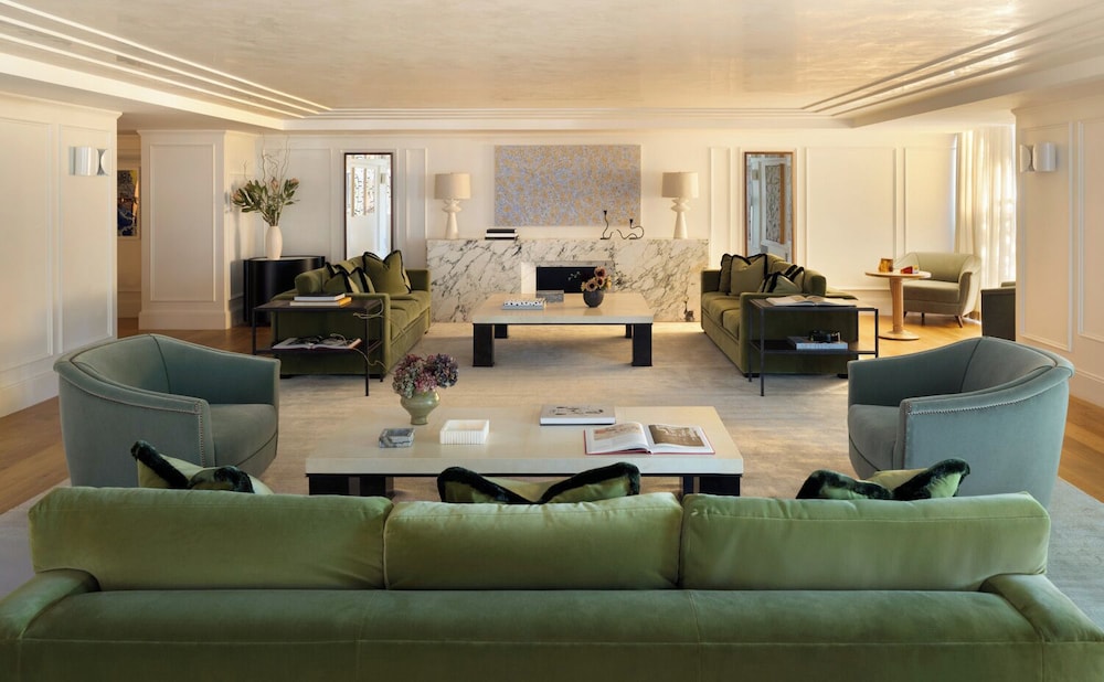 L Ermitage Beverly Hills 44/67