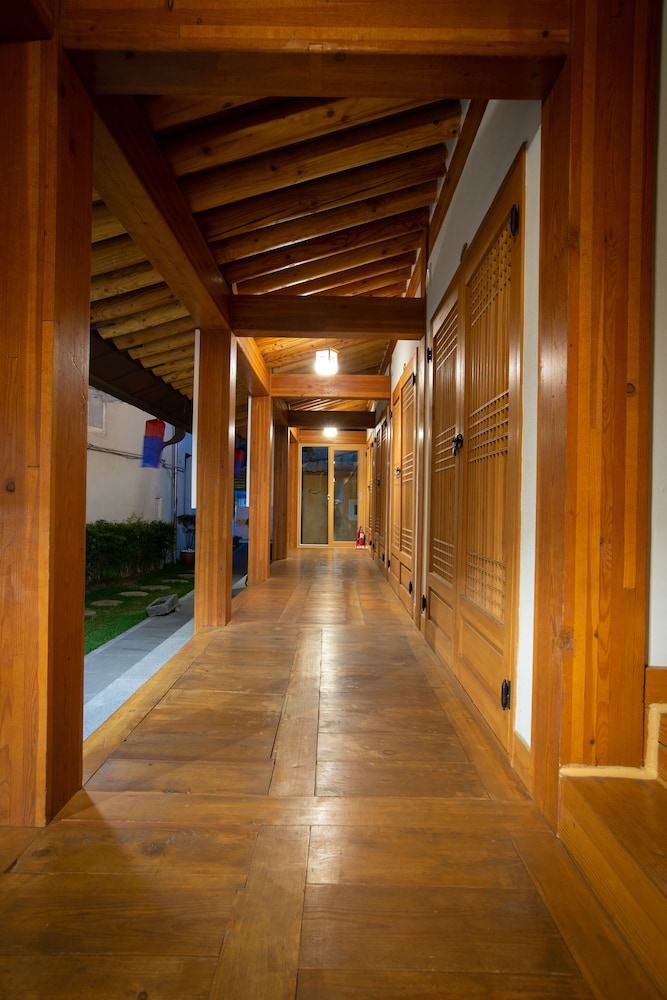 Nabijam Hanok Hotel 39/61