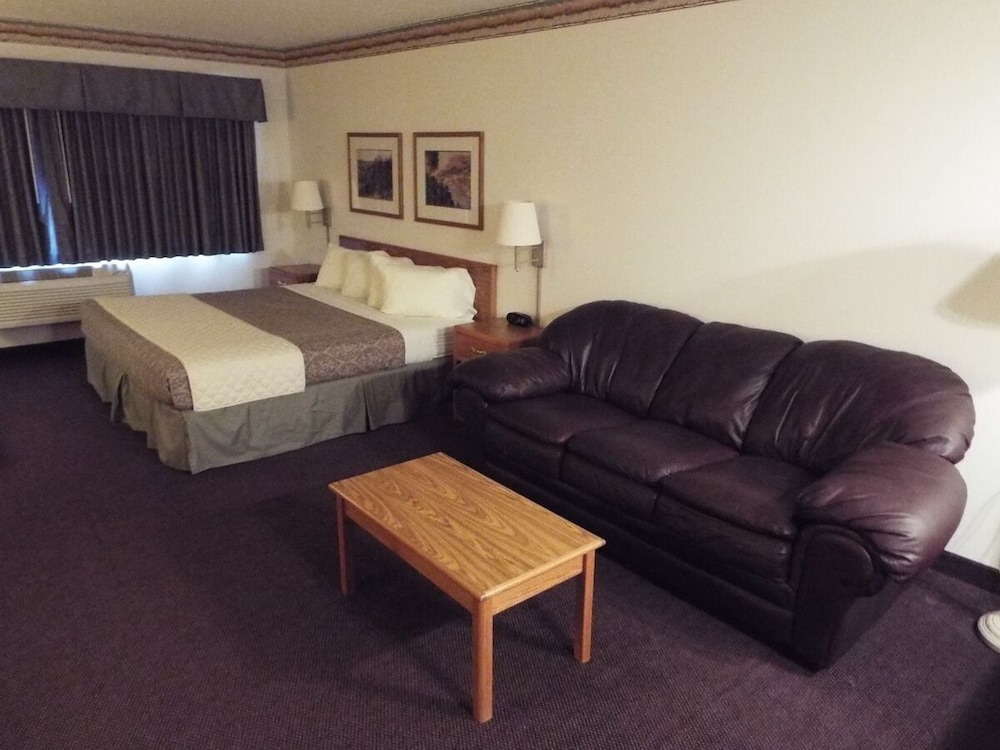 Fairbridge Inn Suites In Thorp Wi 36/47