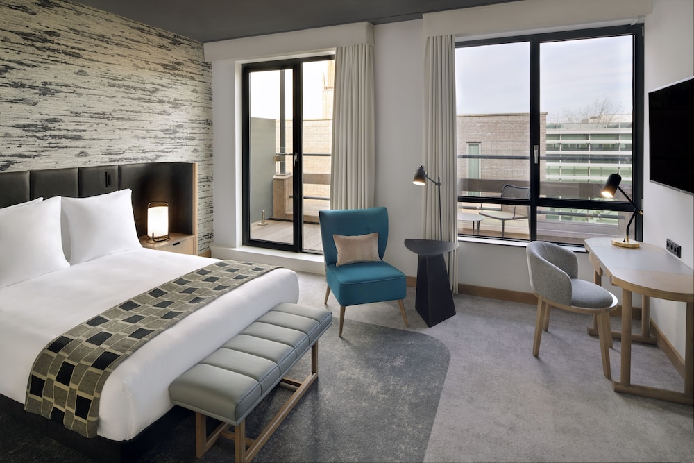 Executive, Queen Bed, Balcony
