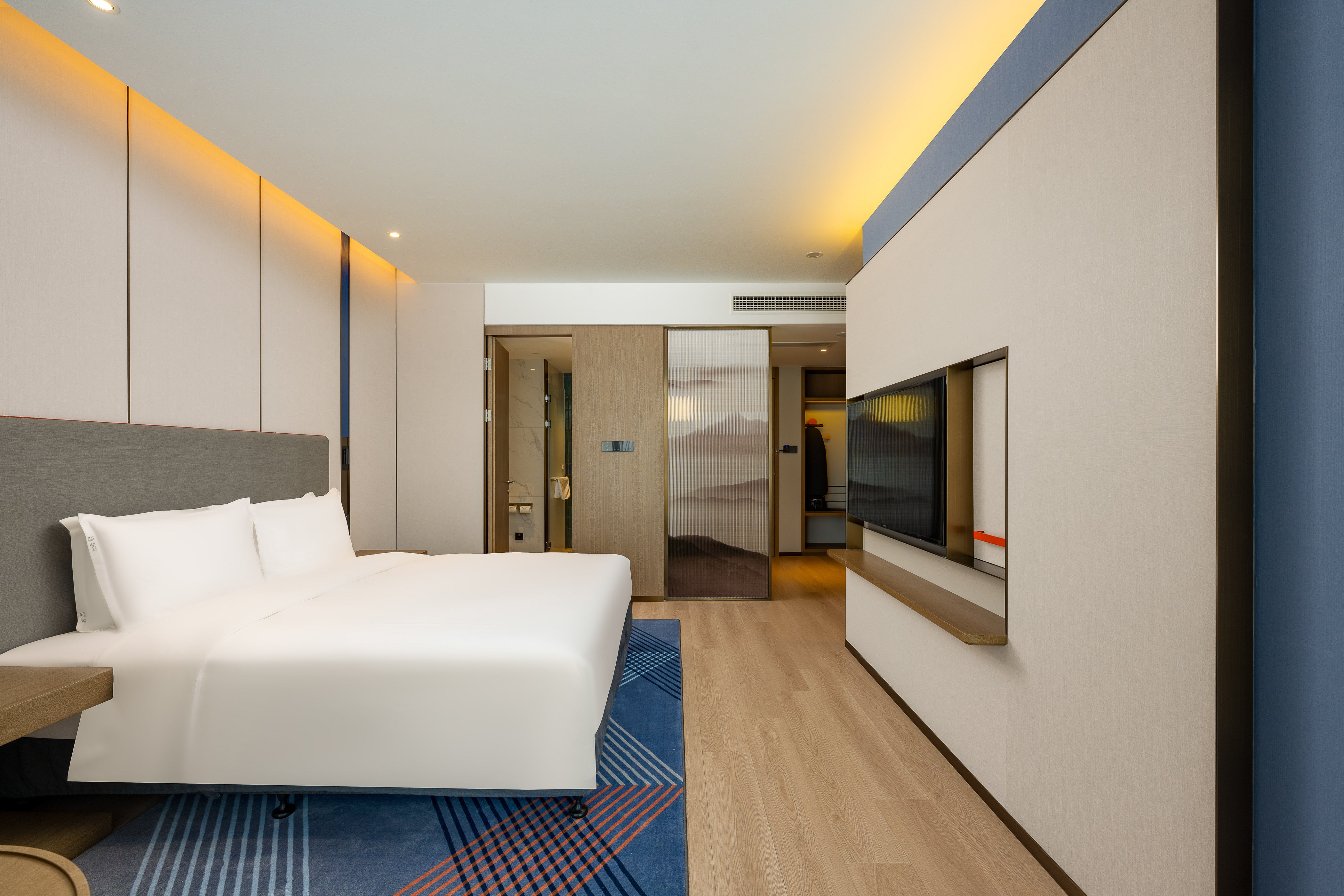 Standard, King Bed, Extra Floor Space