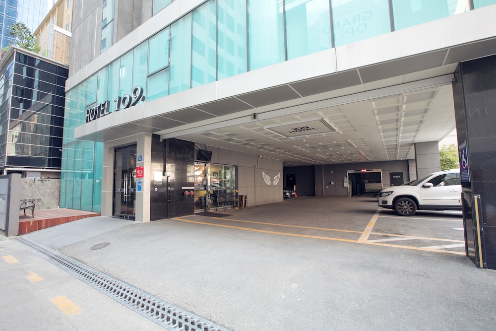 Hotel 109 68/73