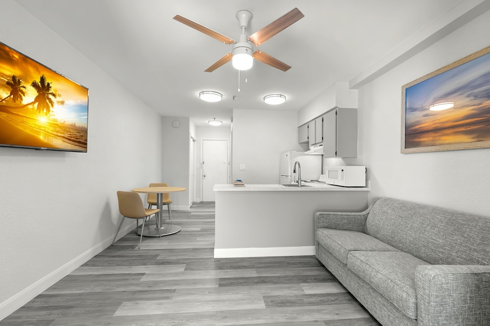 Grand Shores West 37/72