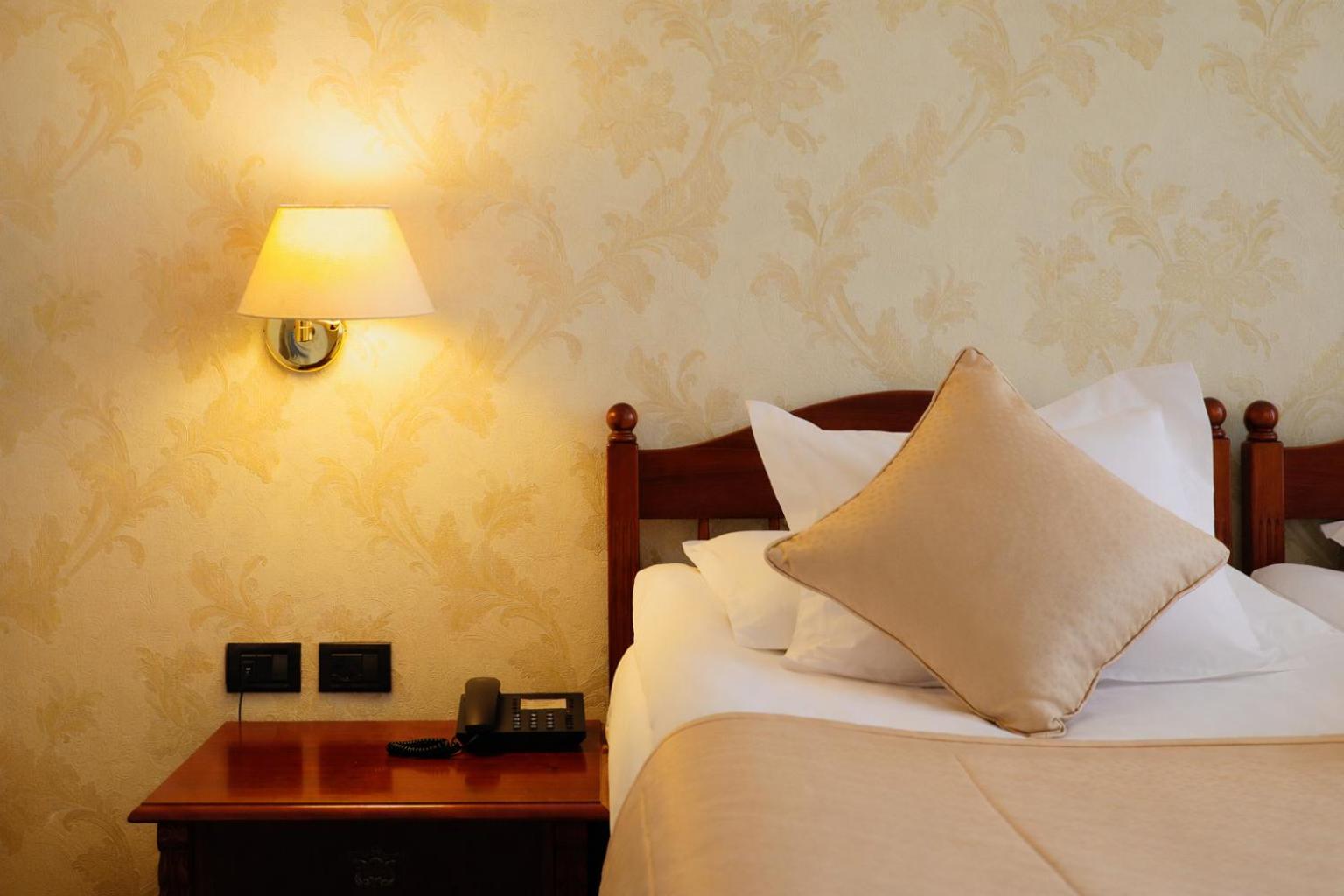 غرفة بسريرين منفصلين، Grand Hotel & Spa Tirana 5/6