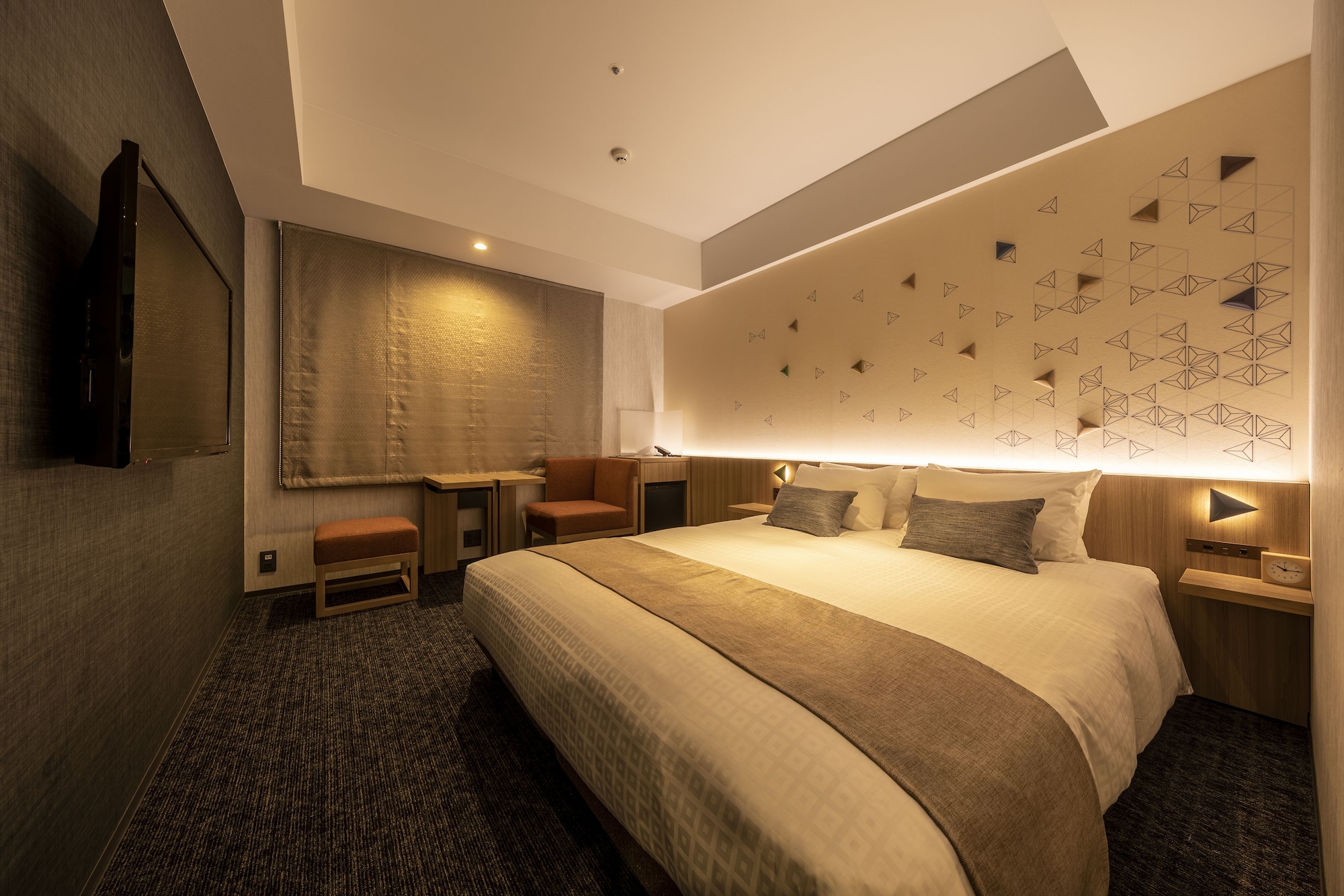 MODERATE, DOUBLE BED