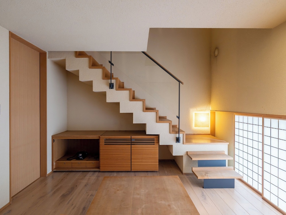 MEZZANINE, LOFT, STANDARD, PRIVATE BATHROOM
