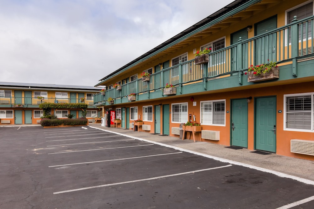 Sand Castle Inn 2/59