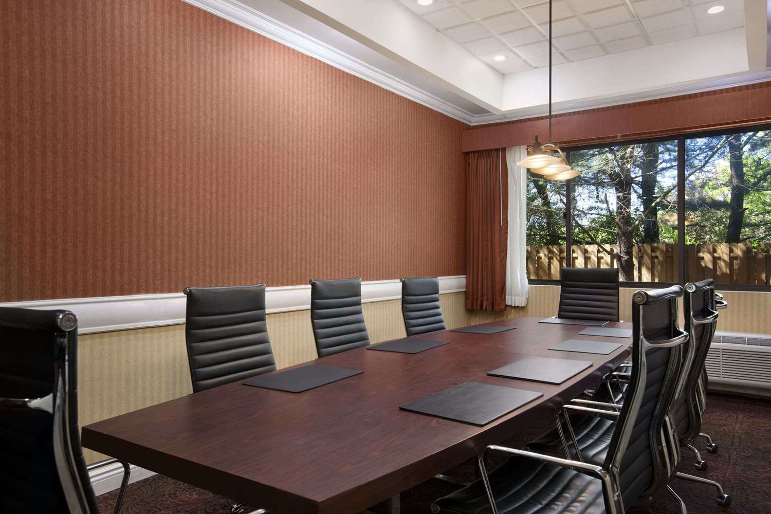 Holiday Inn Long Island - Islip Arpt East 37/46
