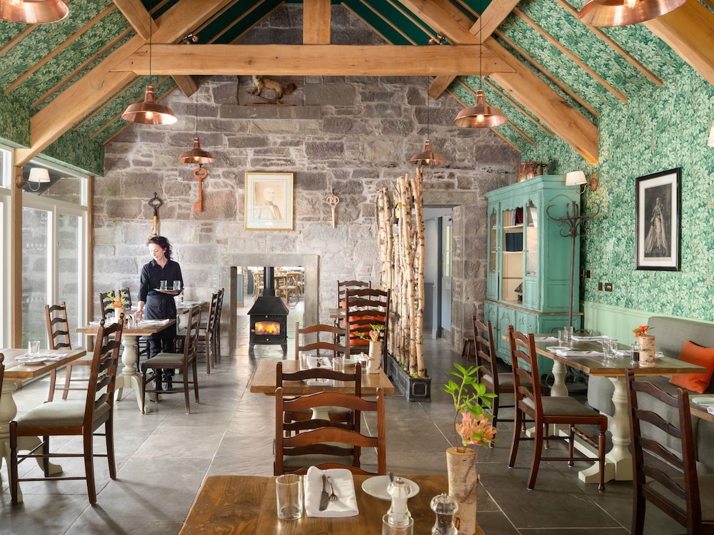 restaurant cafeteria