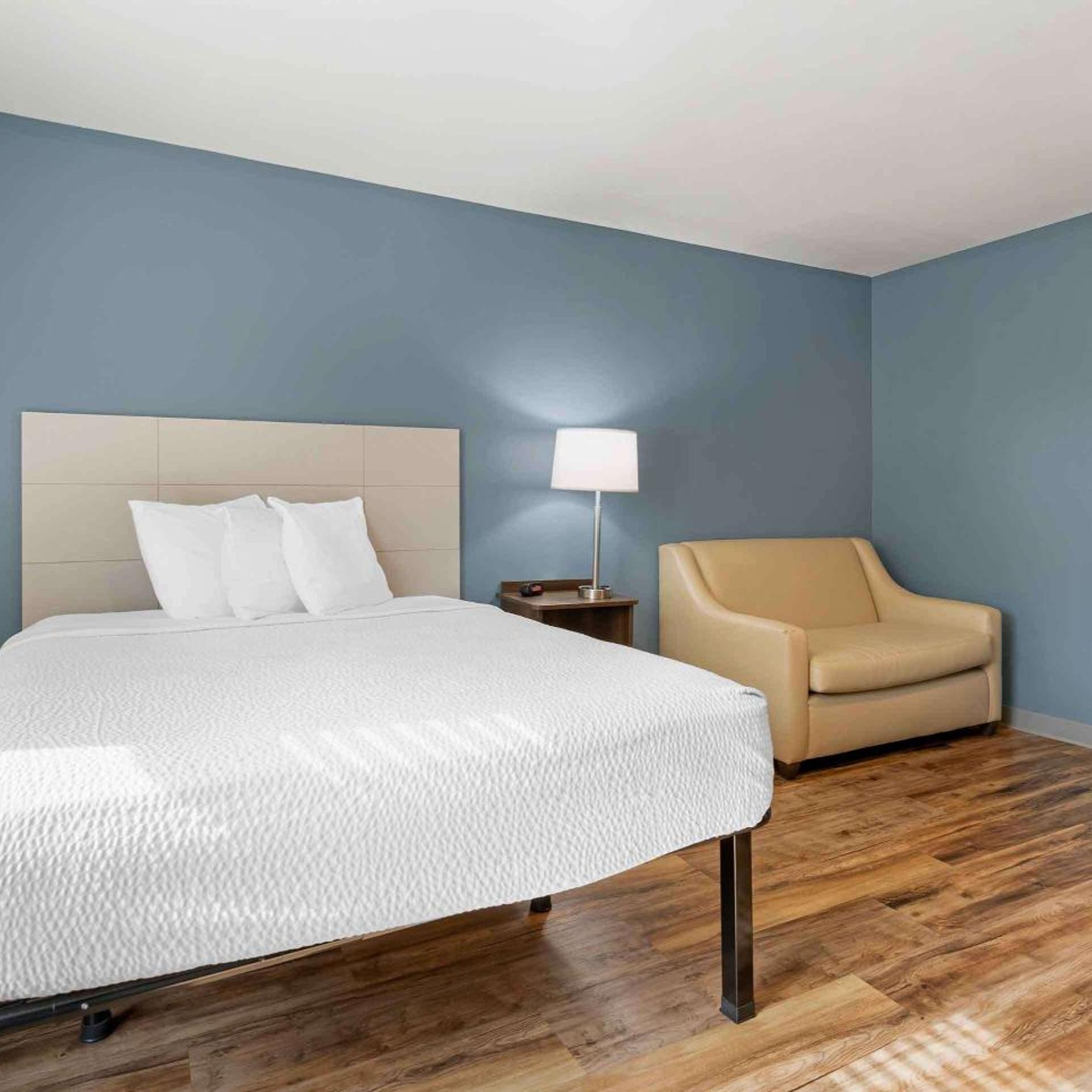 Room, Queen Bed, Sofa