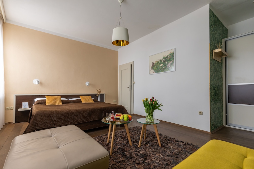 HOTEL PEREGRIN 52/72