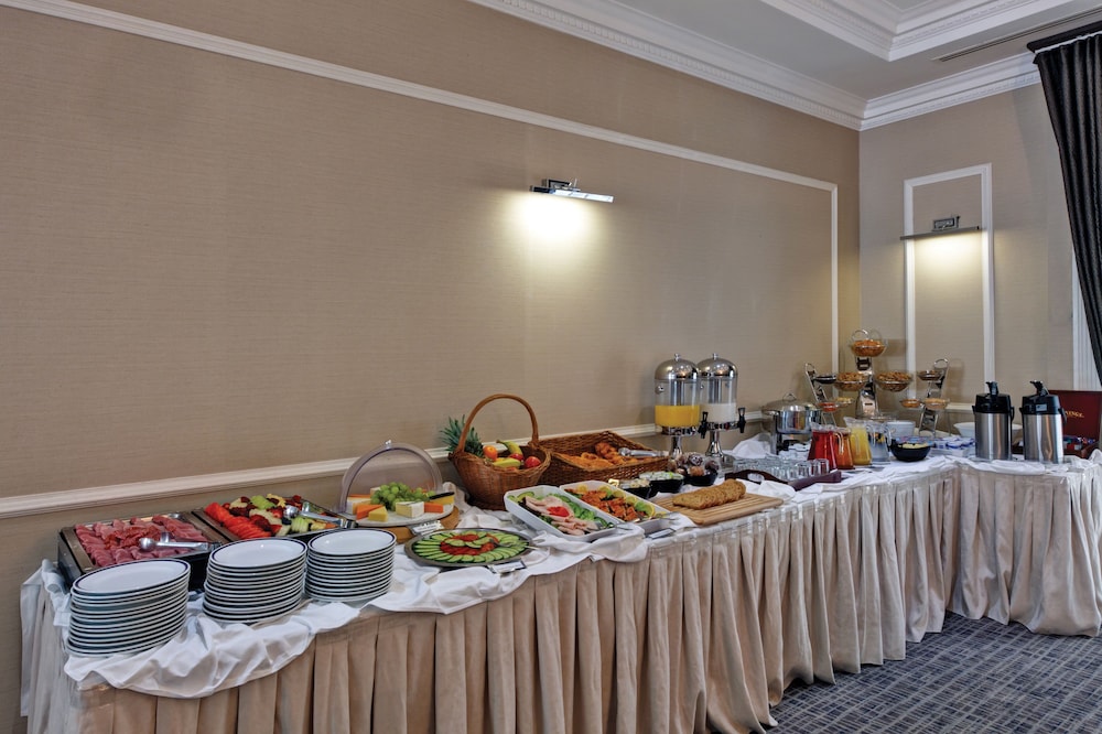 Grange Beauchamp Hotel 46/60