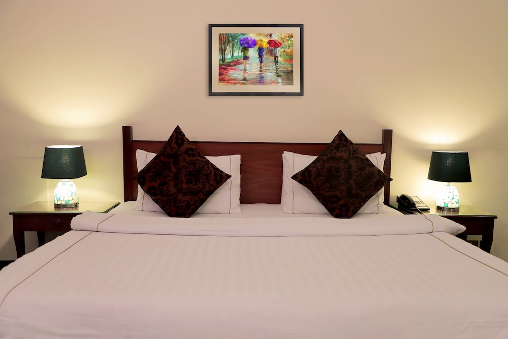 The Residency Hotel 13/43