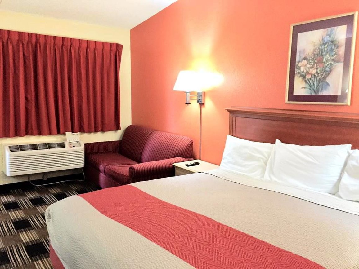 Red Carpet Inn Great Lakes 1/5